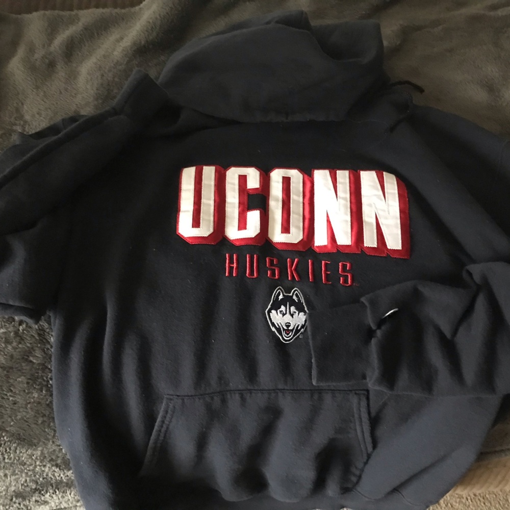 Champion woman’s hooded UConn sweatshirt